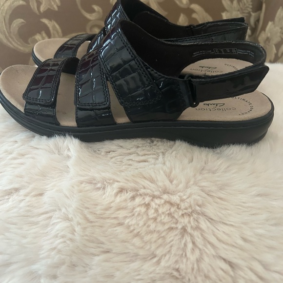 Clarks Black Comfort Sandals with Adjustable Straps - Picture 6 of 8